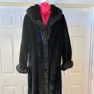 BLACK FULL LENGTH MINK FAUX FUR COAT SIZE MEDIUM NWT